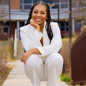 Meet your Posher, Briana